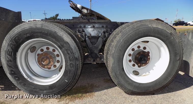 image for item DB8544 2011 Kenworth T800 semi truck