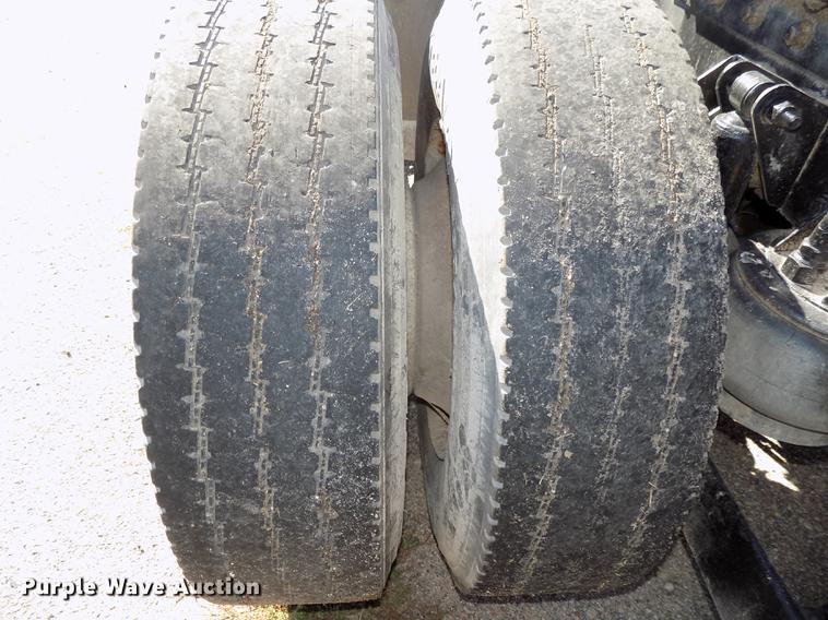 image for item DB8544 2011 Kenworth T800 semi truck