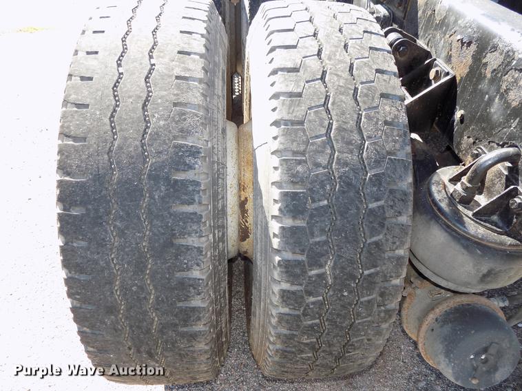 image for item DB8544 2011 Kenworth T800 semi truck