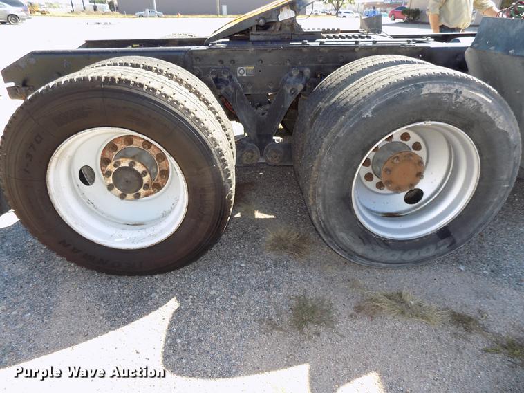 image for item DB8544 2011 Kenworth T800 semi truck