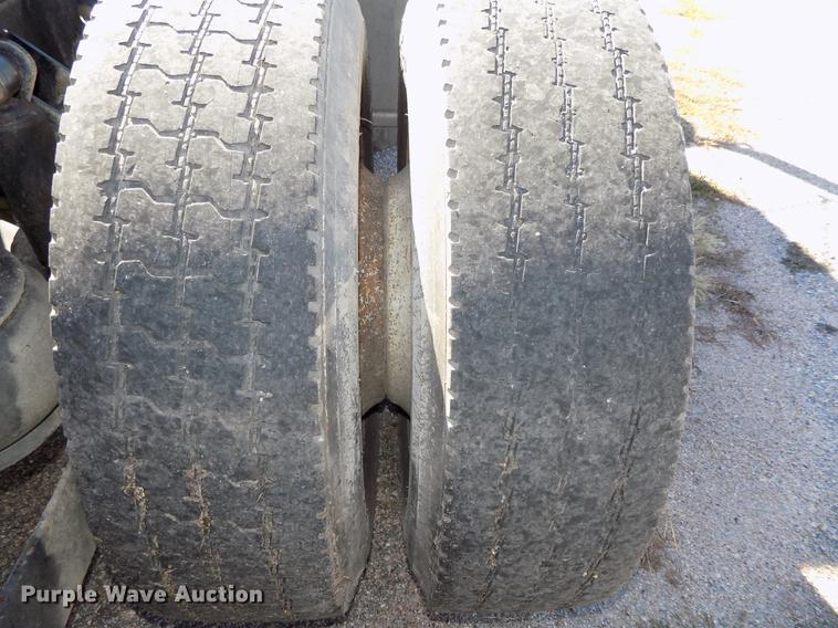 image for item DB8544 2011 Kenworth T800 semi truck