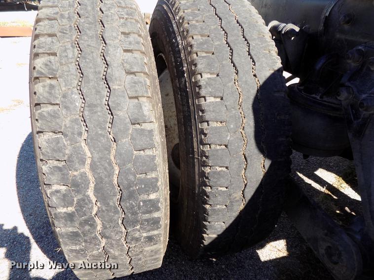 image for item DB8544 2011 Kenworth T800 semi truck