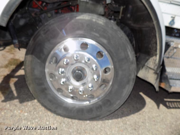 image for item DB8544 2011 Kenworth T800 semi truck