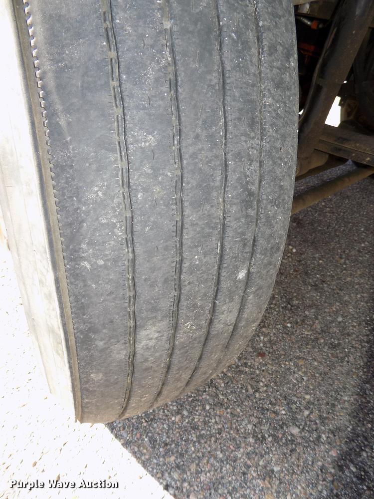 image for item DB8544 2011 Kenworth T800 semi truck