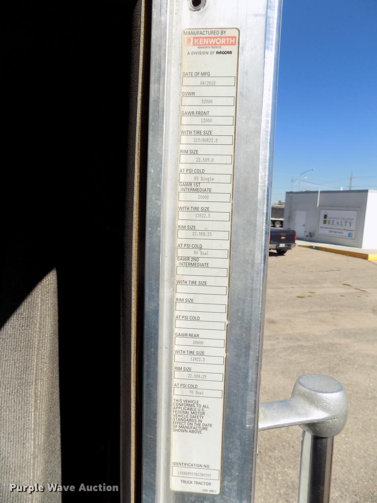 image for item DB8544 2011 Kenworth T800 semi truck