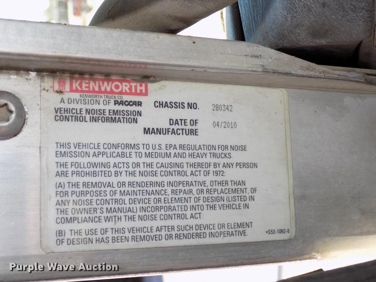 image for item DB8544 2011 Kenworth T800 semi truck