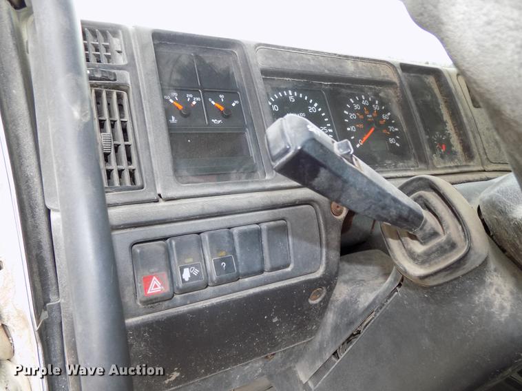 image for item DB8603 2000 Volvo VN semi truck