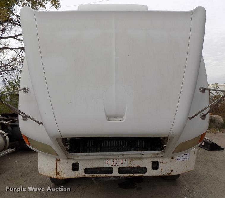 image for item DB8603 2000 Volvo VN semi truck