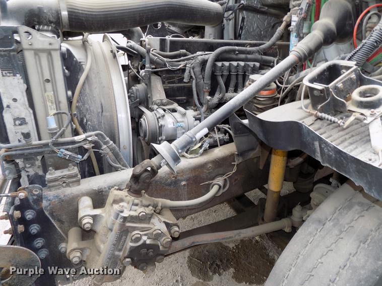 image for item DB8603 2000 Volvo VN semi truck