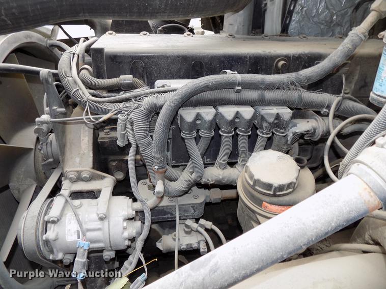 image for item DB8603 2000 Volvo VN semi truck