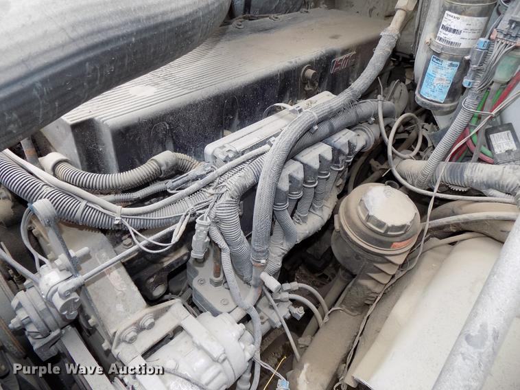 image for item DB8603 2000 Volvo VN semi truck