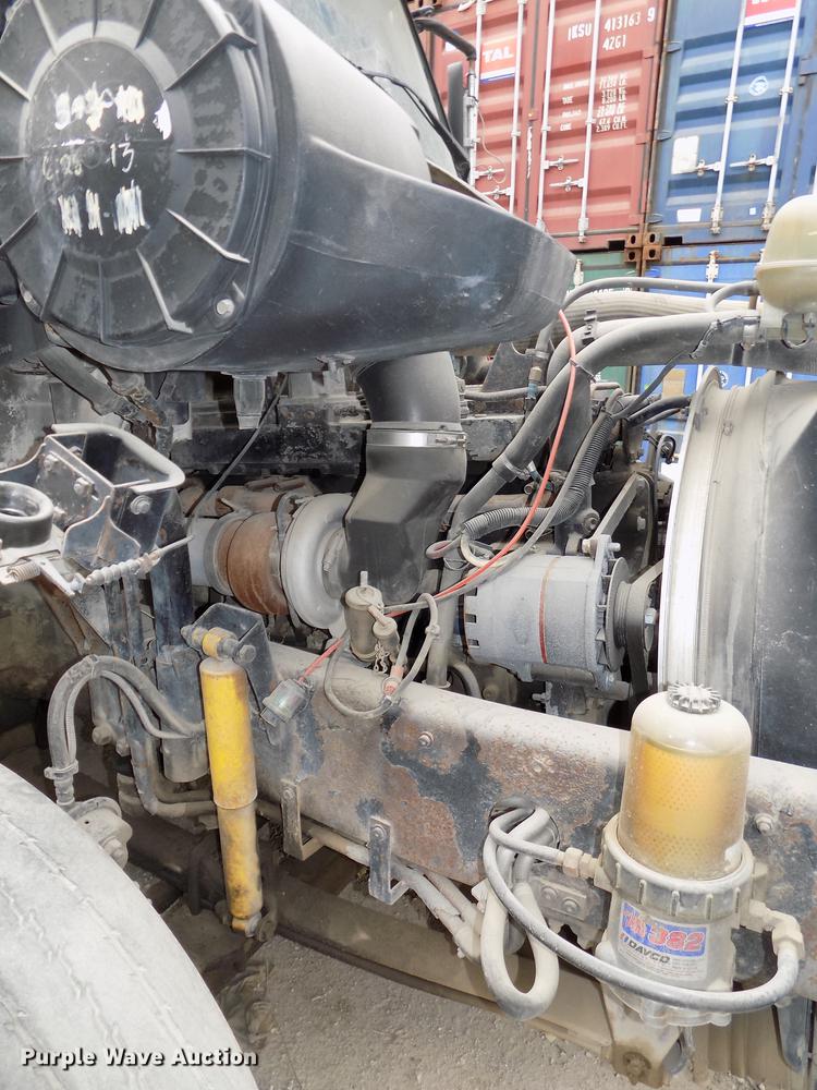 image for item DB8603 2000 Volvo VN semi truck