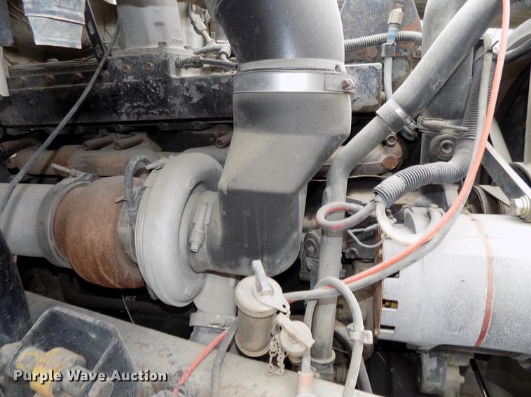 image for item DB8603 2000 Volvo VN semi truck