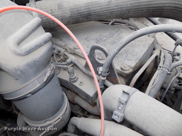 image for item DB8603 2000 Volvo VN semi truck