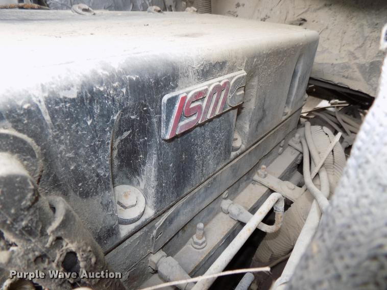 image for item DB8603 2000 Volvo VN semi truck