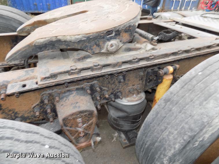 image for item DB8603 2000 Volvo VN semi truck