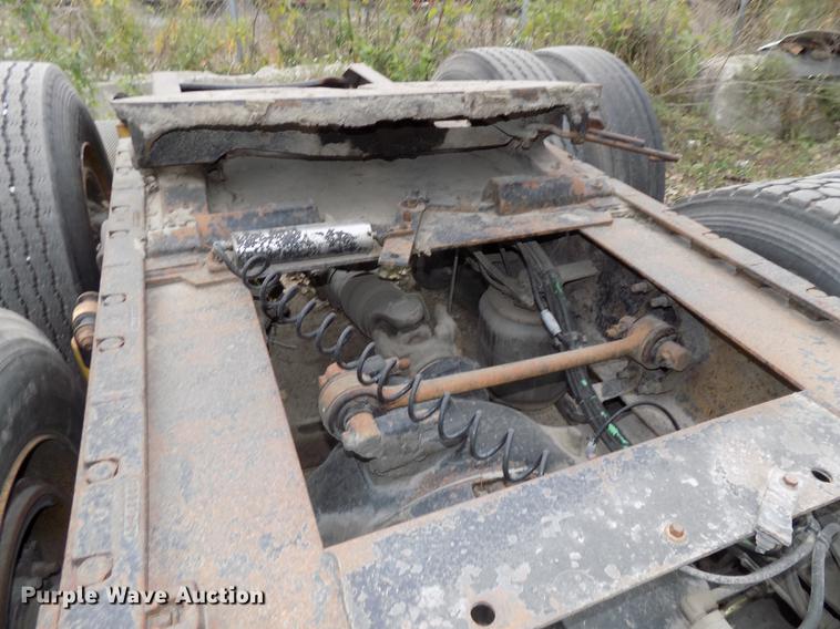 image for item DB8603 2000 Volvo VN semi truck