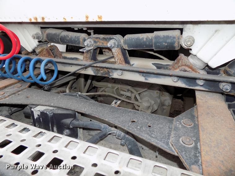 image for item DB8603 2000 Volvo VN semi truck