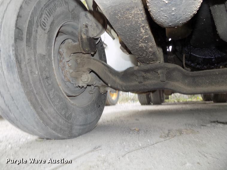 image for item DB8603 2000 Volvo VN semi truck