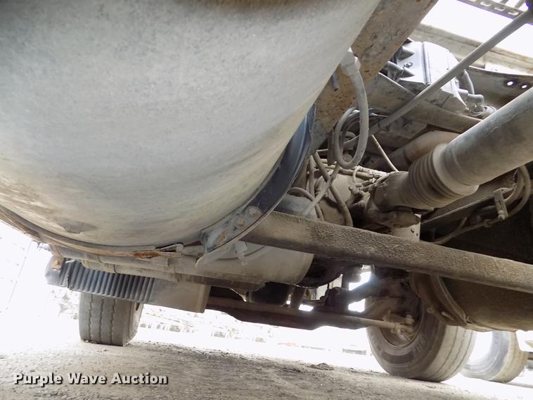 image for item DB8603 2000 Volvo VN semi truck