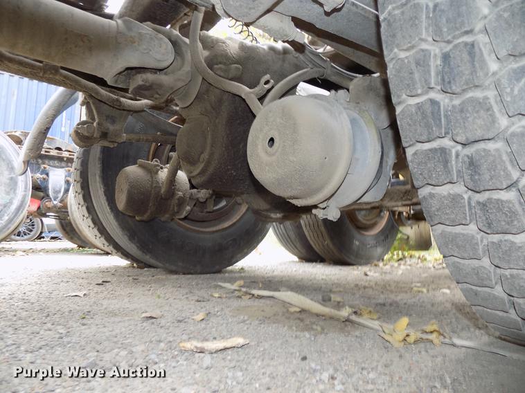 image for item DB8603 2000 Volvo VN semi truck