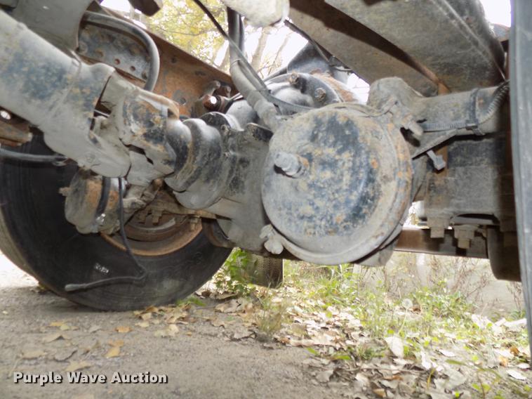 image for item DB8603 2000 Volvo VN semi truck