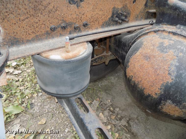 image for item DB8603 2000 Volvo VN semi truck