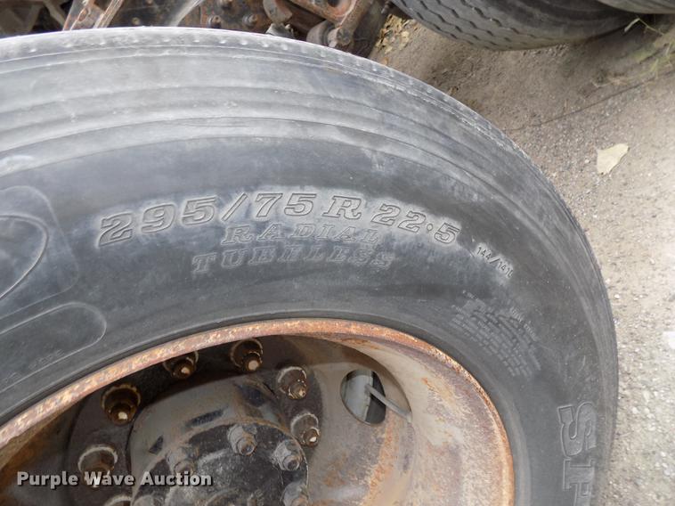 image for item DB8603 2000 Volvo VN semi truck