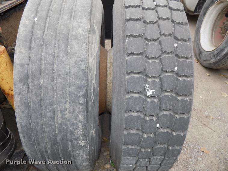 image for item DB8603 2000 Volvo VN semi truck