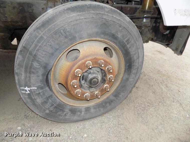 image for item DB8603 2000 Volvo VN semi truck