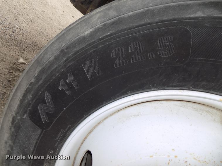 image for item DB8603 2000 Volvo VN semi truck