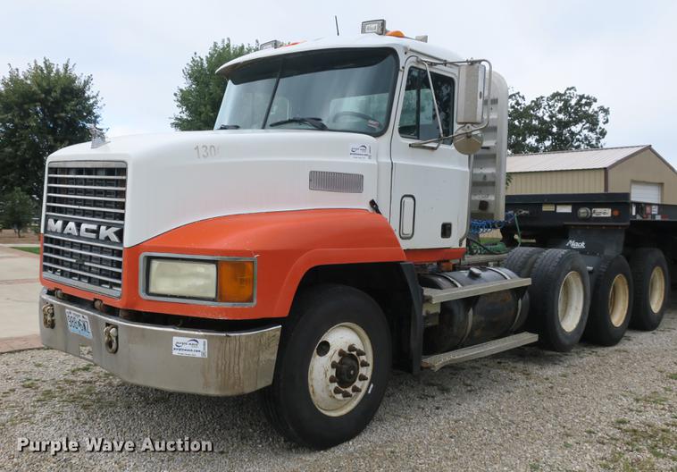 image for item DB8965 1994 Mack CH613 semi truck