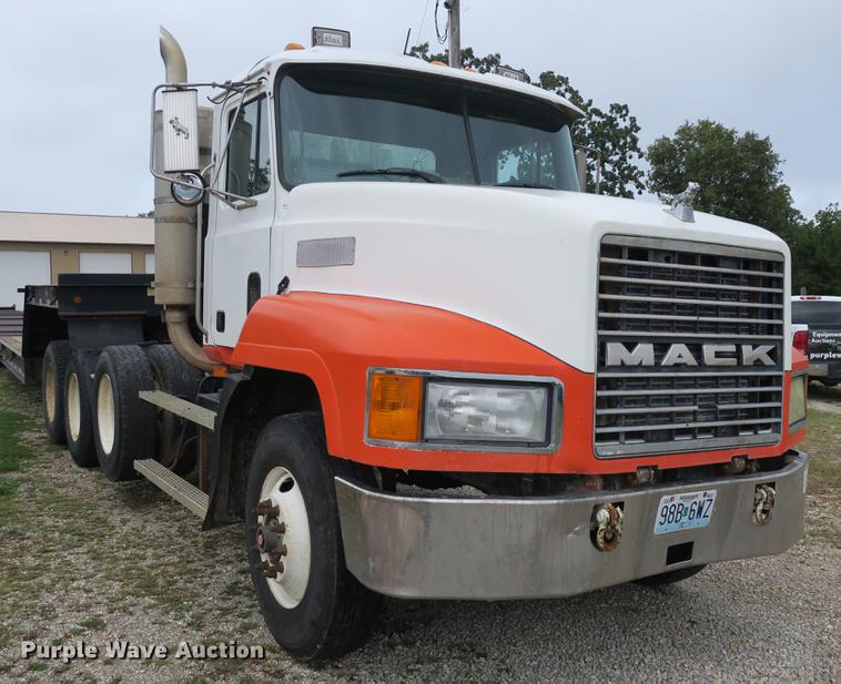 image for item DB8965 1994 Mack CH613 semi truck
