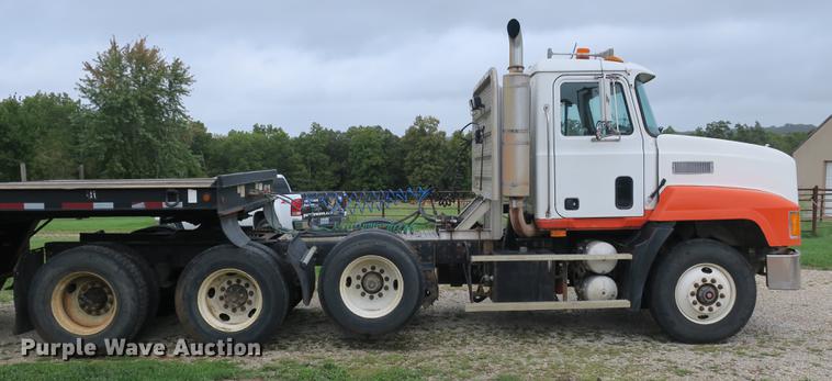 image for item DB8965 1994 Mack CH613 semi truck