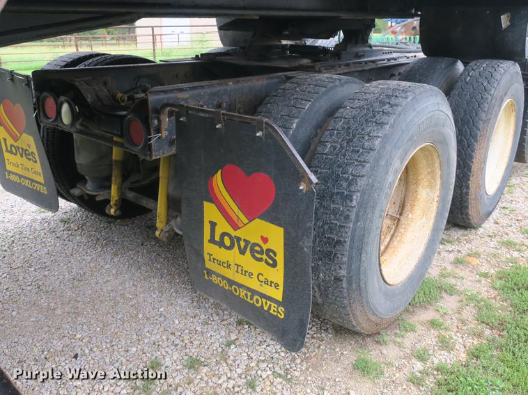 image for item DB8965 1994 Mack CH613 semi truck