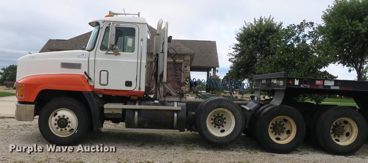 image for item DB8965 1994 Mack CH613 semi truck