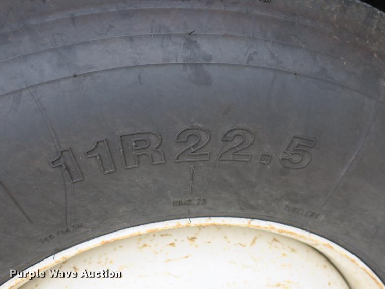 image for item DB8965 1994 Mack CH613 semi truck