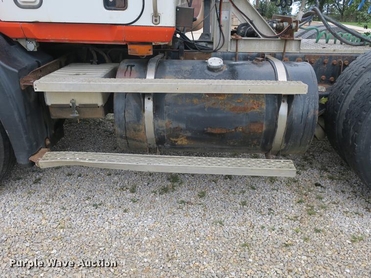 image for item DB8965 1994 Mack CH613 semi truck