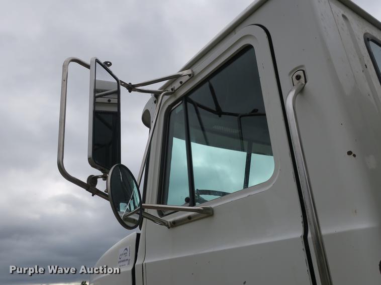 image for item DB8965 1994 Mack CH613 semi truck