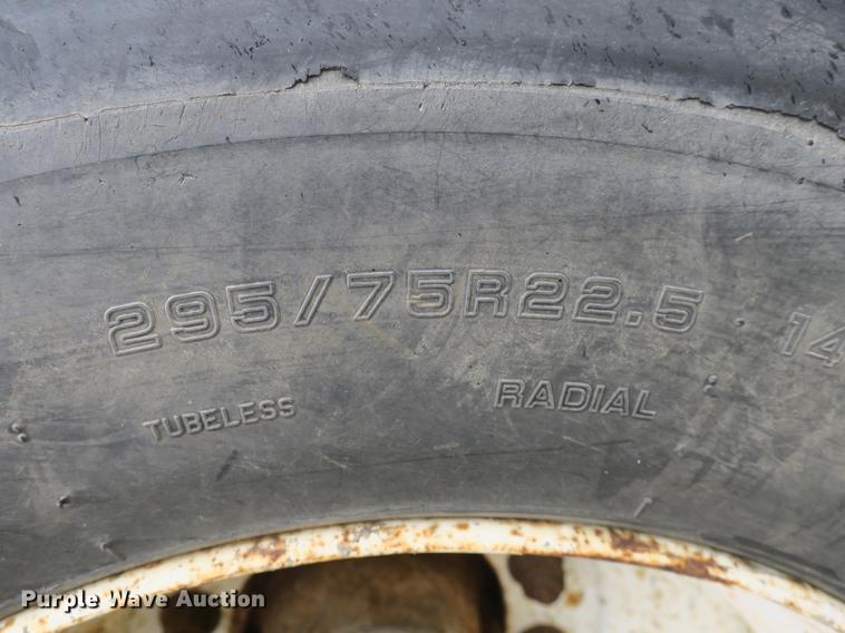 image for item DB8965 1994 Mack CH613 semi truck