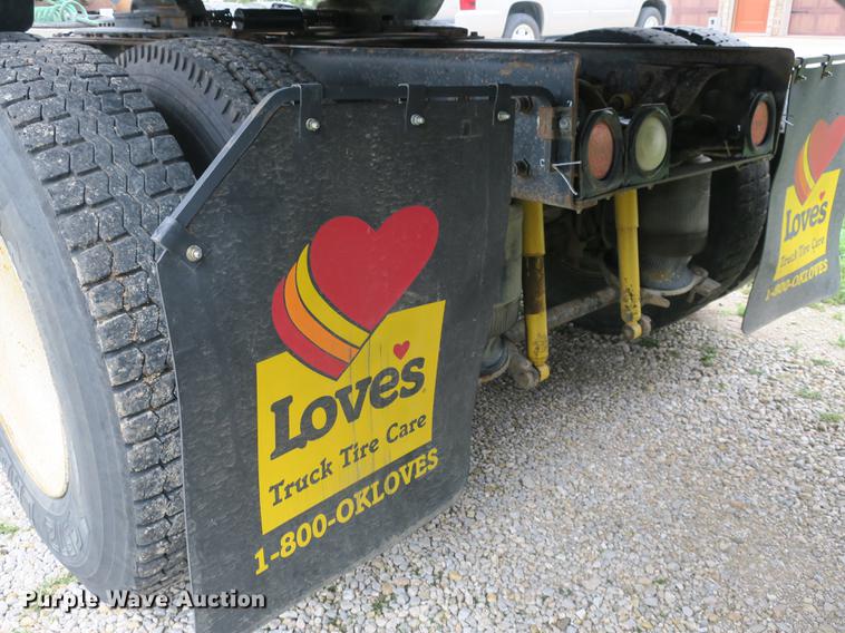 image for item DB8965 1994 Mack CH613 semi truck