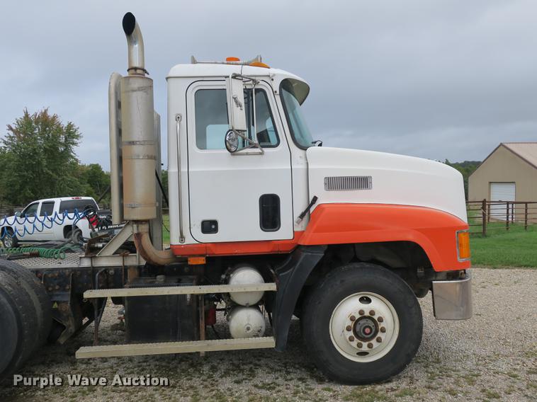 image for item DB8965 1994 Mack CH613 semi truck