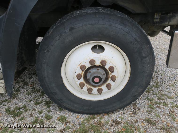 image for item DB8965 1994 Mack CH613 semi truck