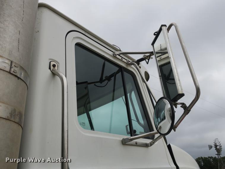 image for item DB8965 1994 Mack CH613 semi truck