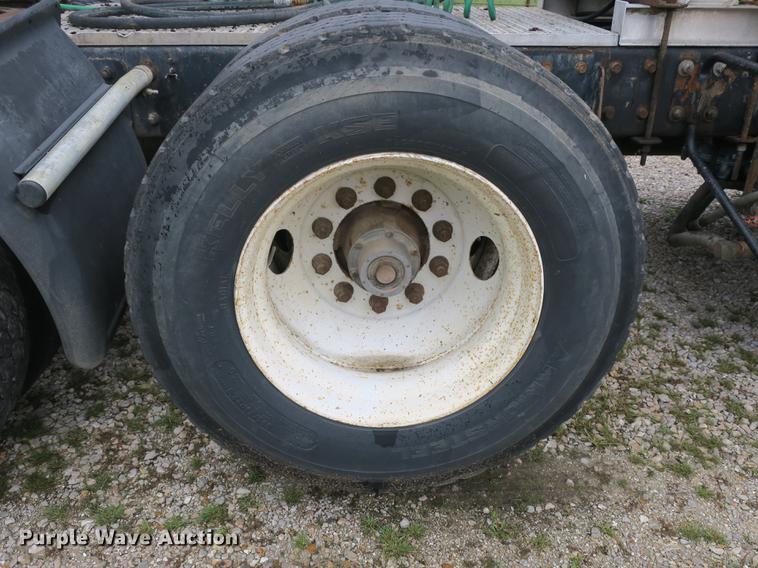 image for item DB8965 1994 Mack CH613 semi truck