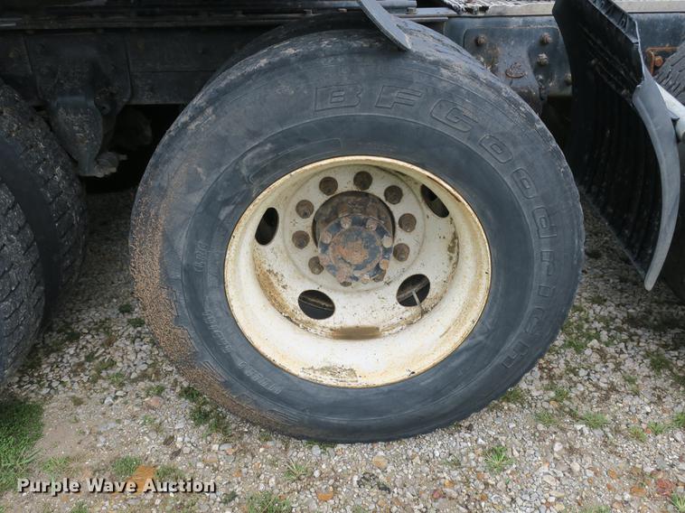 image for item DB8965 1994 Mack CH613 semi truck