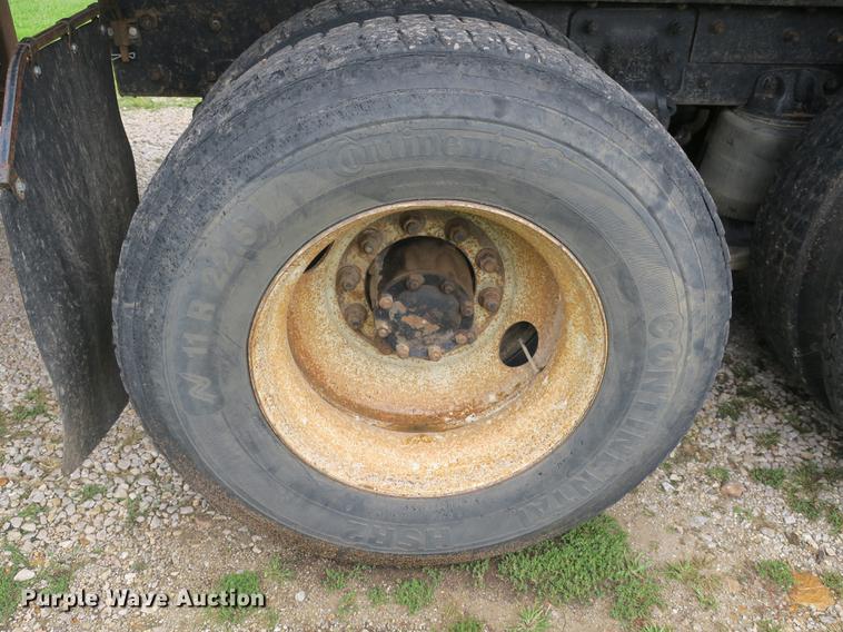 image for item DB8965 1994 Mack CH613 semi truck