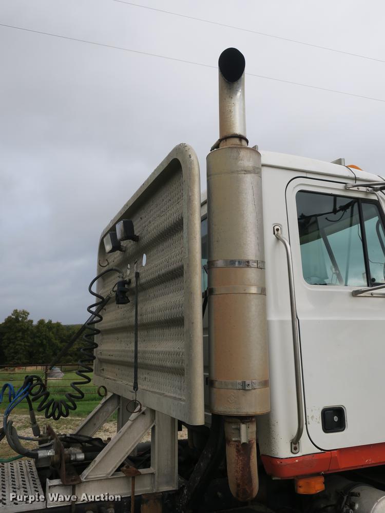 image for item DB8965 1994 Mack CH613 semi truck