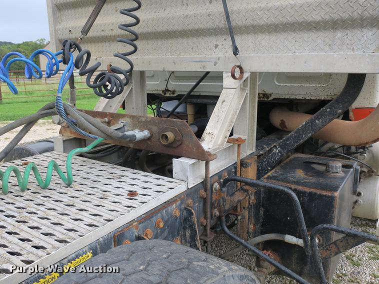 image for item DB8965 1994 Mack CH613 semi truck