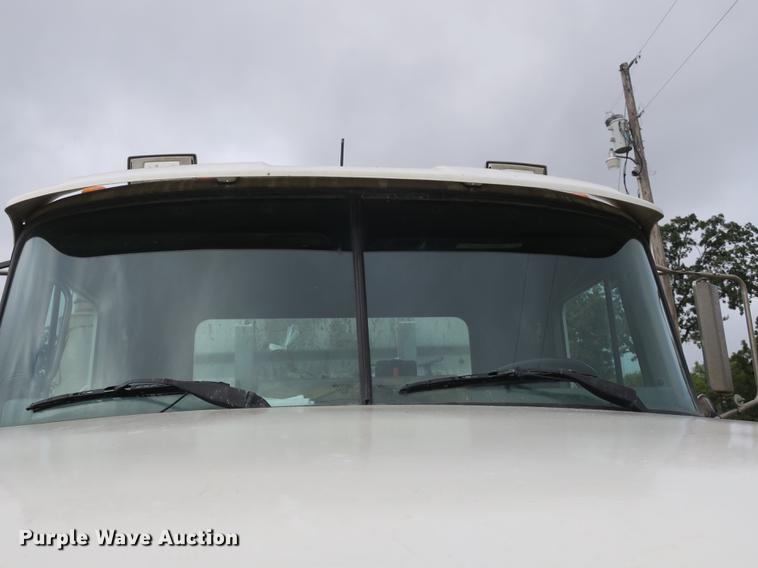 image for item DB8965 1994 Mack CH613 semi truck